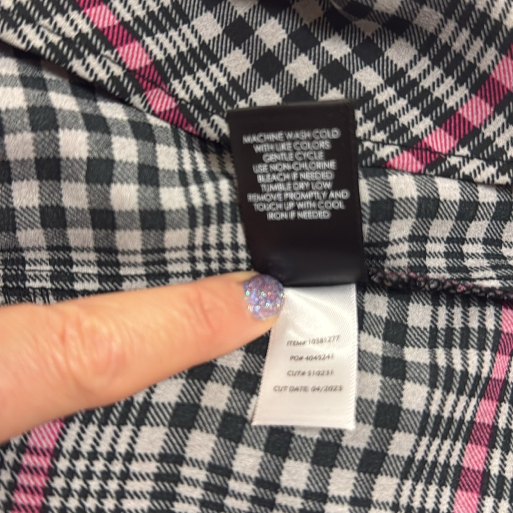 Torrid: Harper Georgette Pullover 3/4 Sleeve - Picture 14 of 14